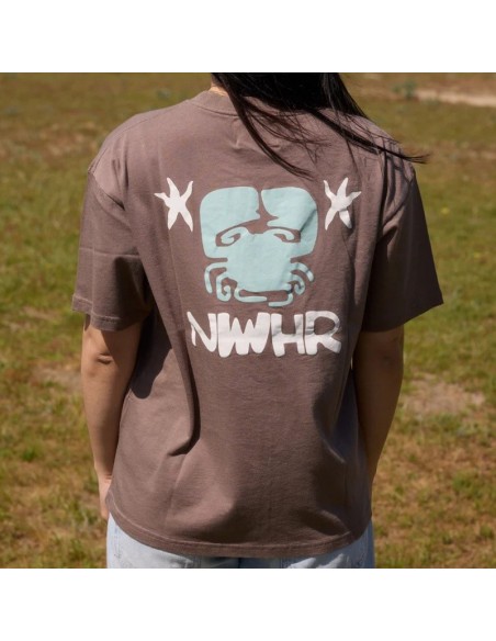 NWHR CAMISETA ENTRE AS PEDRAS BROWN
