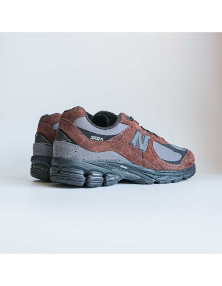 NEW BALANCE 2002 PUMPERNICKEL BLACK